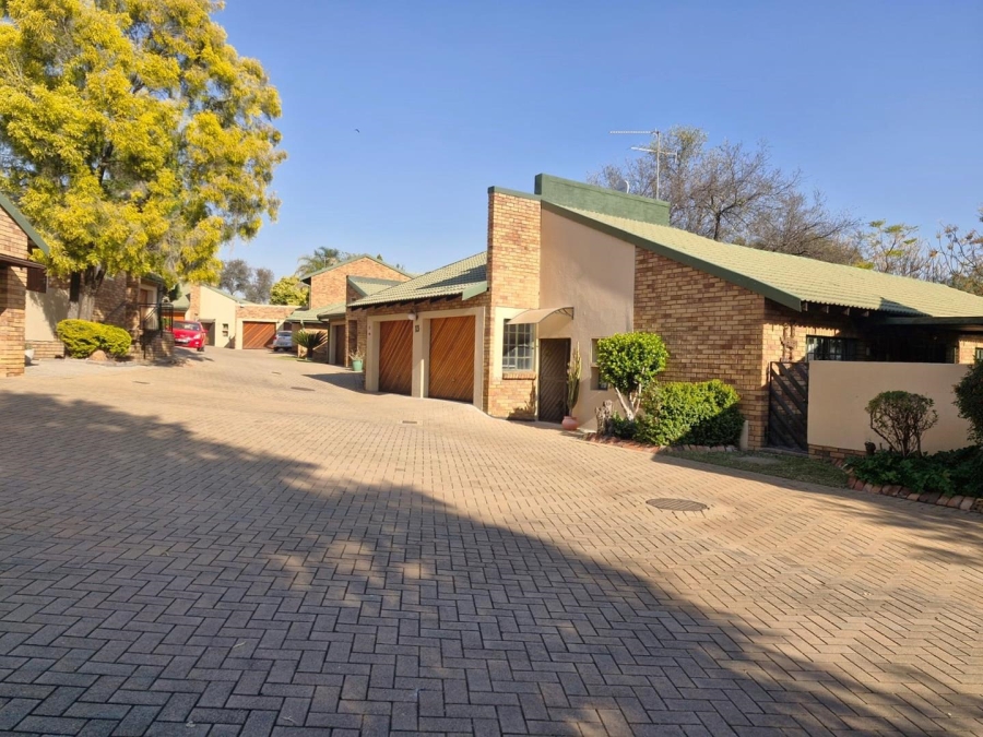 To Let 2 Bedroom Property for Rent in Meerhof North West